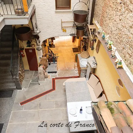 Nella Graziosa Corte - Lago Lugano *